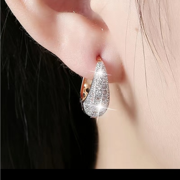 New Elegant 14K Gold Plated Sparkling Ladies Earrings - Picture 5 of 7